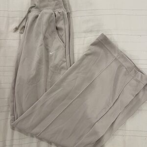 Nike Sportswear Essentials Wide Leg Pleated Pants in Cream size XS